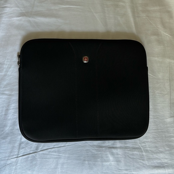 Swiss Gear Zippered Laptop Sleeve - Picture 1 of 2